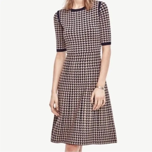 Ann Taylor Dresses & Skirts - Ann Taylor Navy Beige Houndstooth Sweater Knit Midi Dress Womens Medium